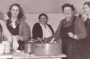 Altes Foto: Frauen in der Küche